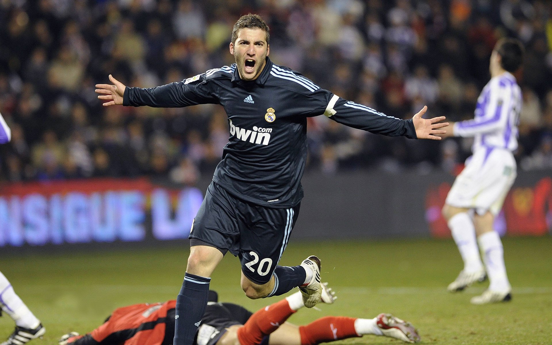 “华金·托比利亚的进攻反击与防守能力,帮助美洲狮队大幅提升竞争力”