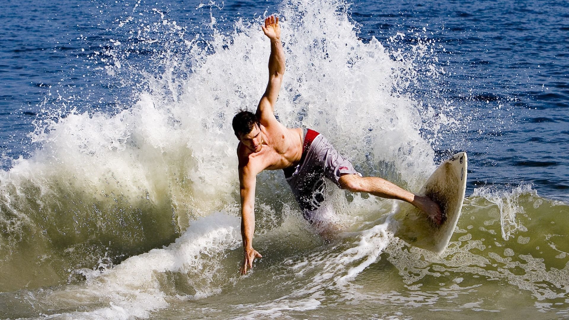 国家队内部模拟赛实战强度高考察球员适应能力和协作性，国家队内线