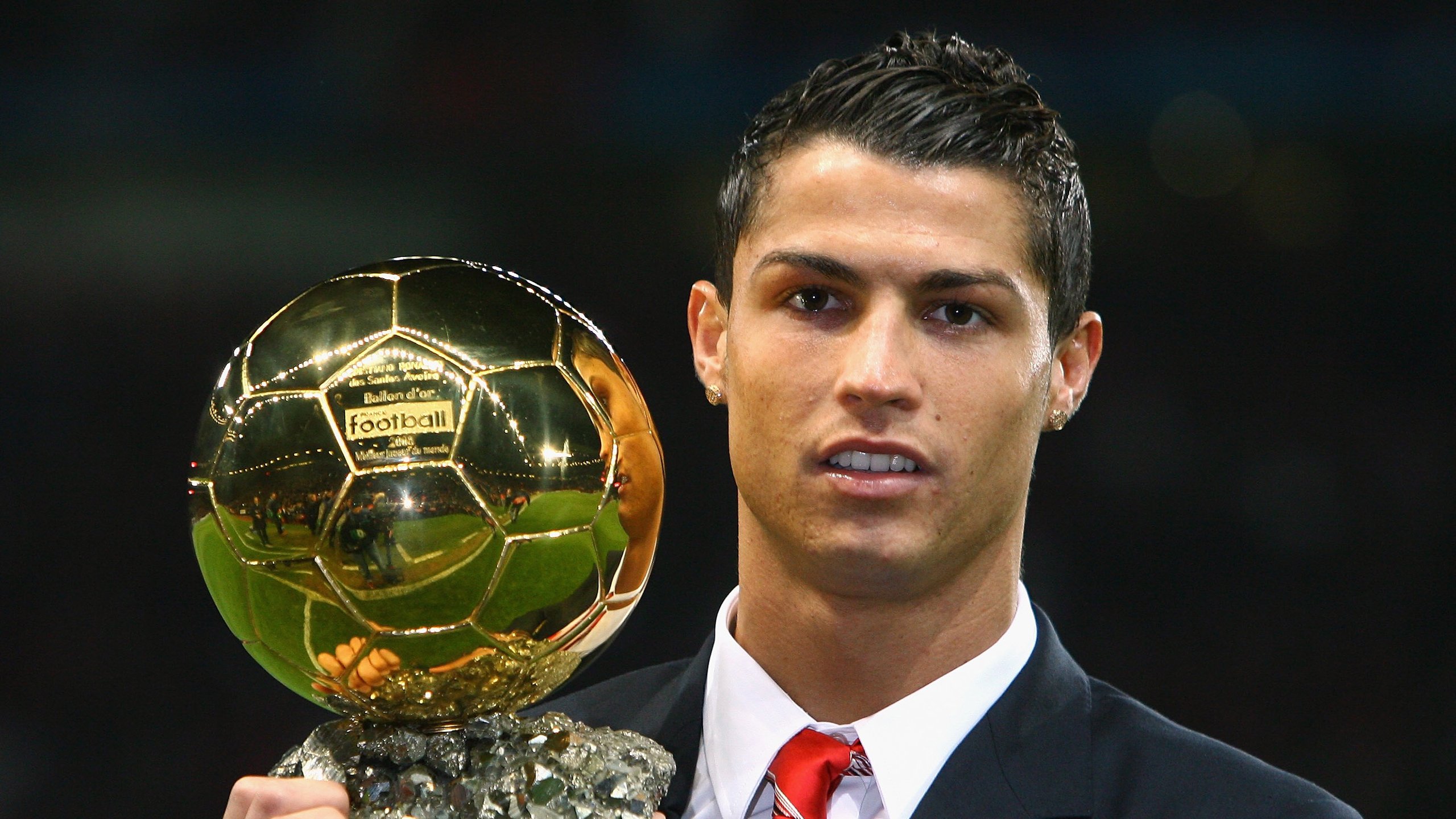 库里投中制胜三分全场沸腾欢呼，库里投全场三分视频