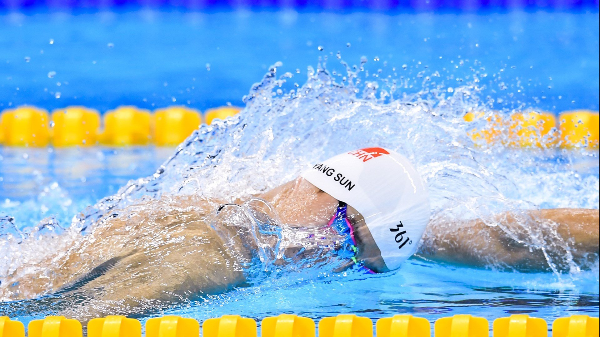 维拉高位逼抢迫使对方连续传球失误，维拉 pb